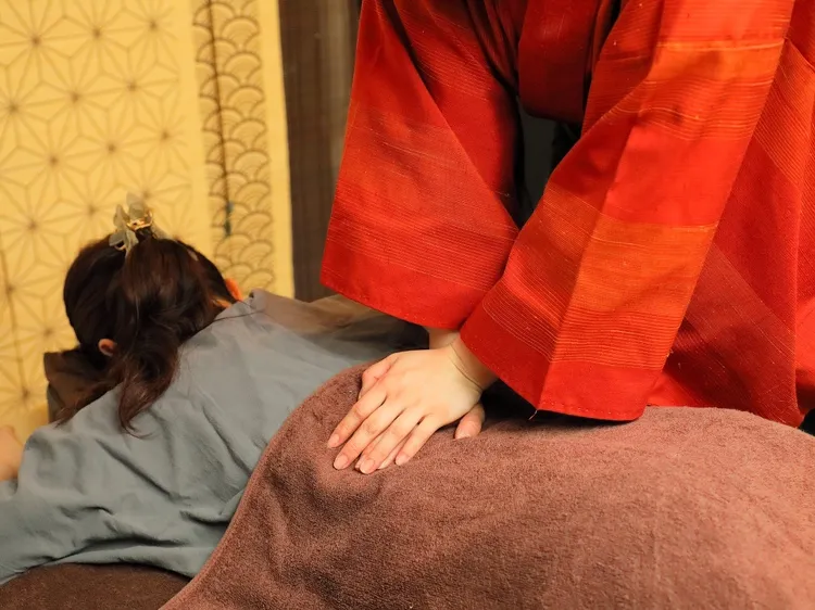 もみほぐし施術の様子